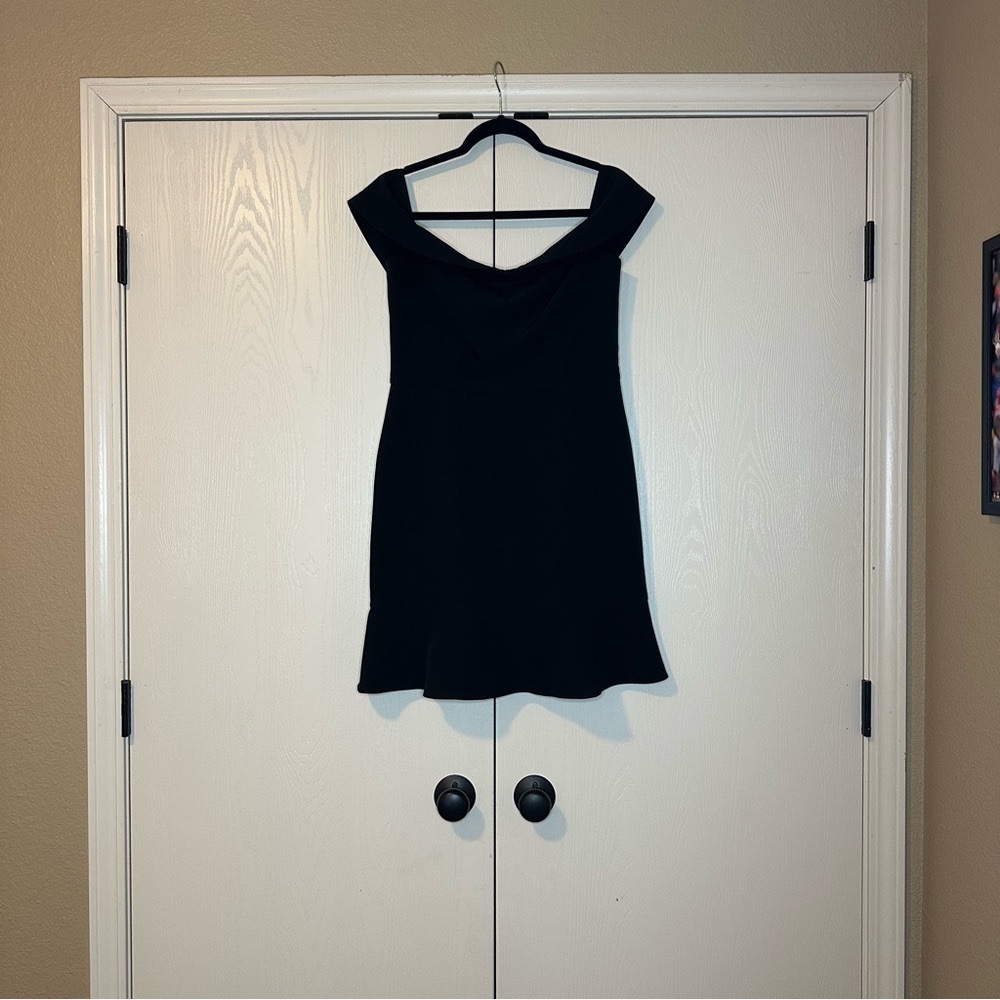 *NWT* Gianni Bini Black sheath Mini Dress, size 8